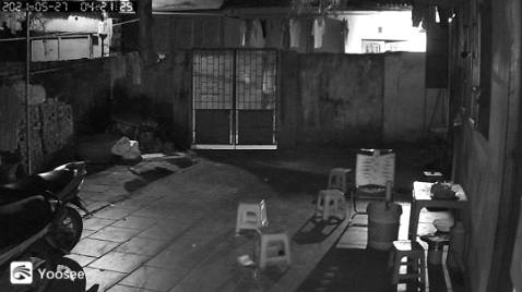 giao nhanh, mò vài phút là tự cài được, hình ảnh tạm ổn,nút reset dưới mắt quay (cạnh khe thẻ nhớ) chứ ko phải lổ ở dưới chân như hướng dẫn??, sản phẩm nhận gồm thẻ nhớ, pass treo, giấy hướng dẩn, tem thẻ bảo hành, mong bền là được rồi ??