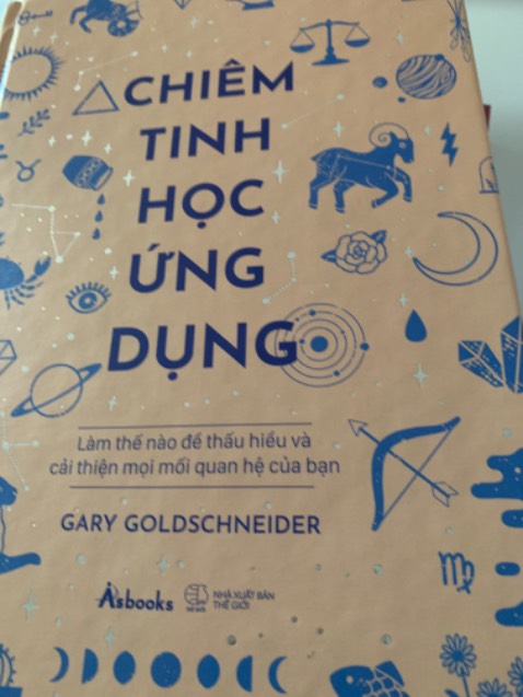 Nội dung dễ hiểu. Sách rất đẹp. Ship nhanh và cẩn thận.