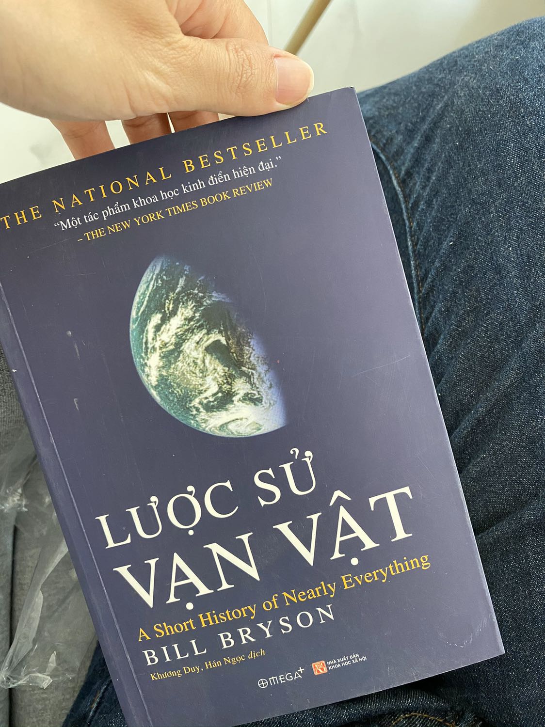 Đang đọc, mở đầu khá dễ hiểu và hấp dẫn