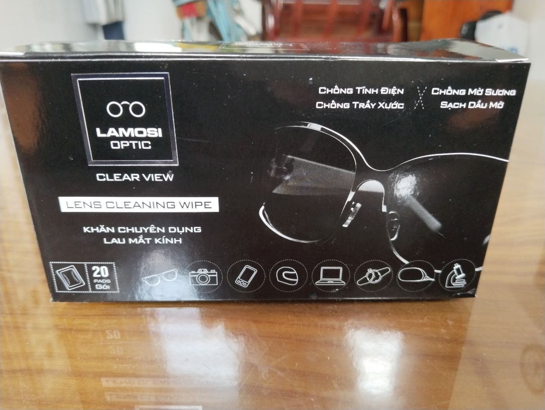 Đóng gói hộp được, chắc chắn. Hộp kính thì oki, cầm lên nhẹ tay. Khăn lau thì trong từng bịch nhỏ, chưa xài nên chưa biết ra sao