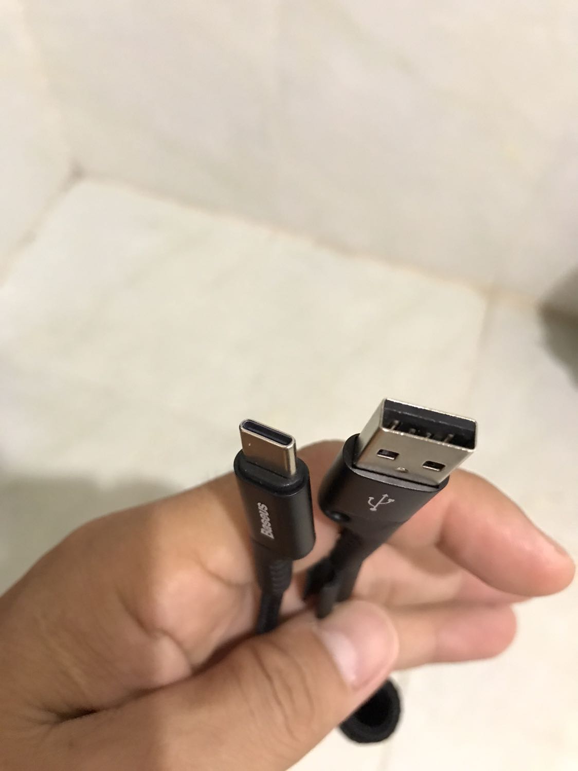 Giao sai sản phẩm, đầu sạc không sạc được cho iphone