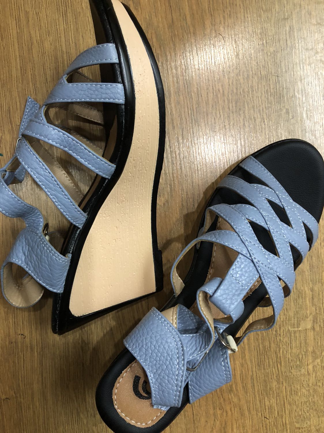 Êm nhẹ vừa chân đúng size không rộng không chật, màu y hình qc, da bò mềm dẻo, cao 9cm đi vững jiểu giày đế xuồng - được tiki & shop km giảm nhieu ship & sp - tks