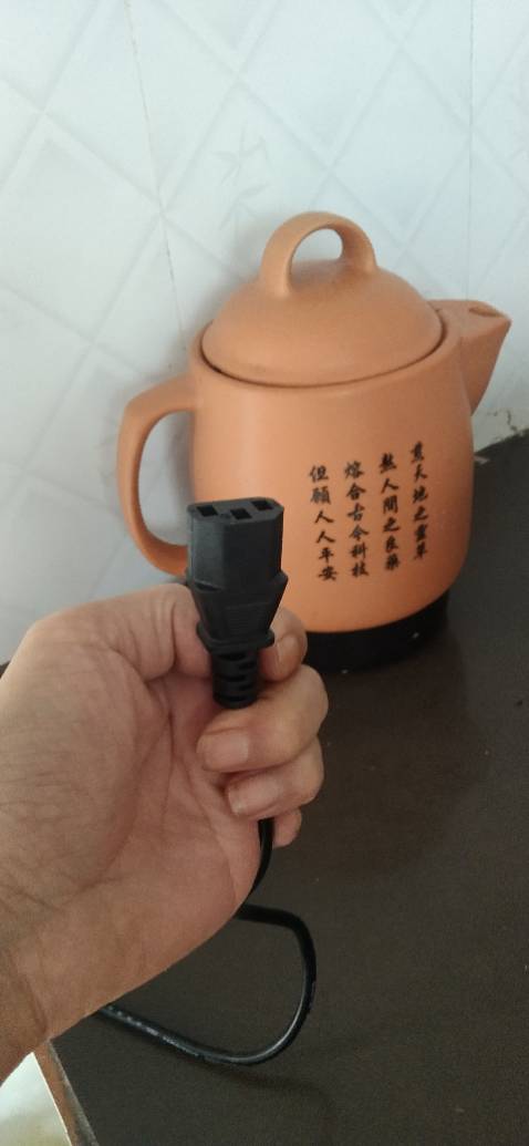 Mọi người nên mua nha ấm này chất lượng đó, ấm to, dây điện dày không lo cháy ấm, mà giá cũng rẻ nữa. Cho shop 5 sao ủng hộ.