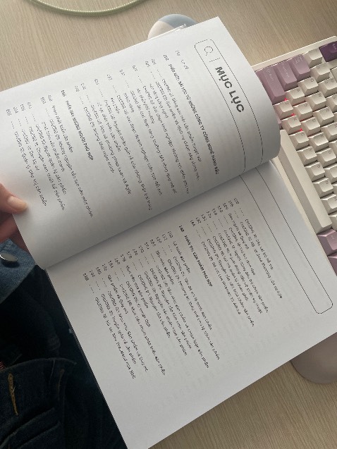 Cover book khá đẹp ( chắc để kho lâu nên các góc hơi bị móp - nhưng không sao)
Nội dung thấy review ổn, chưa đọc nên chưa biết.
Anh Shipper lịch sự nhất từ trước tới giờ (só ánh các sàn - đưa hàng r cảm ơn)