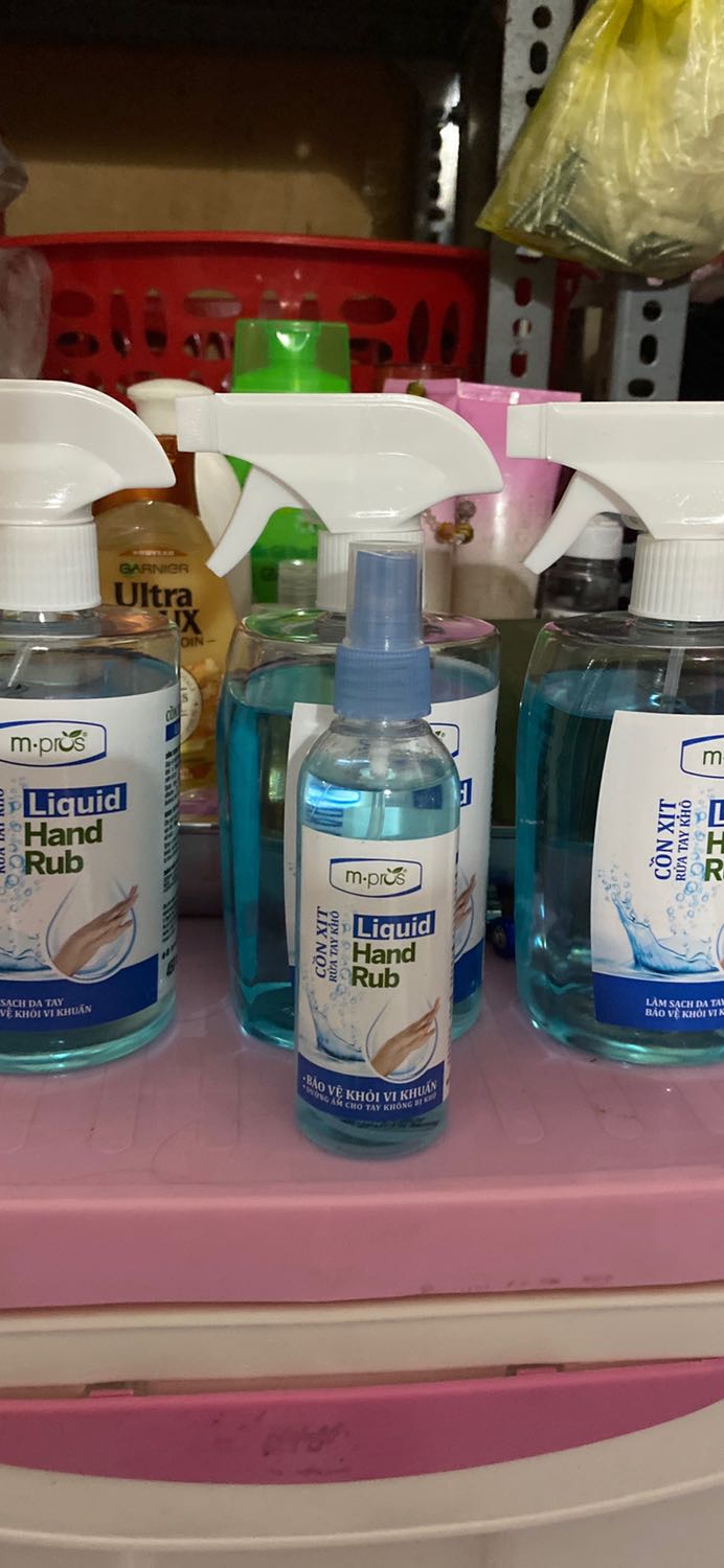 Sản phẩm nhỏ gọn dễ đem theo bên người, có thể xịt khử trùng bất cứ lúc nào, mùi thơn dễ chịu. Rất hài lòng
