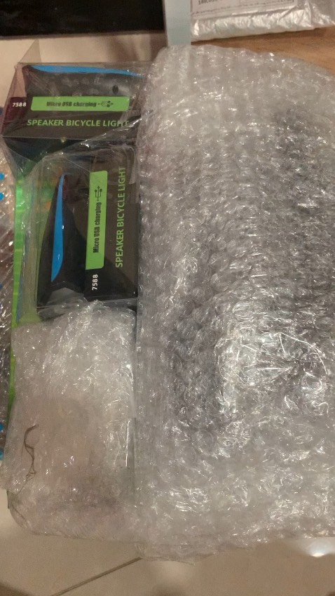 Đeo êm, thoải mái , ôm sát không bị nước vào mắt, dây đeo dễ chịu