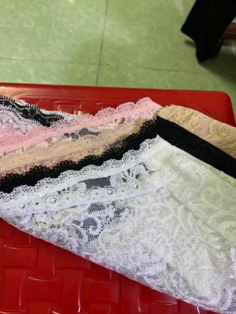 ren đẹp, đường may đẹp, nv tư vấn trung thực, giao hàng nhanh, nv giao hàng thân thiện. Chỉ là độ giãn của ren không thể bằng vải mềm như các quần khác của miley. mang với mục đích fashion thì đc nhưng mong thoải mái như quần vải thì không.