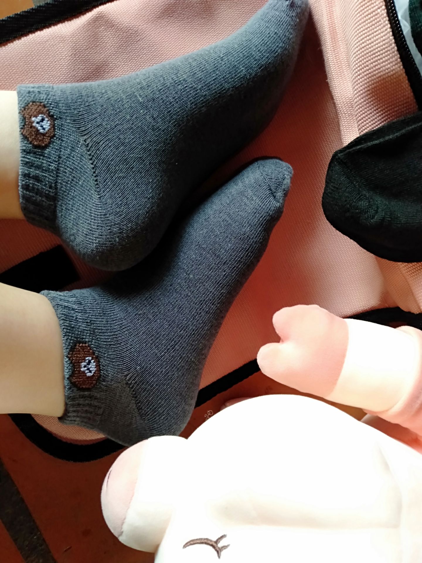 Thật sự là ưng lắm luôn. Hàng giao đầy đủ mà giá rẻ, đẹp, lên màu cũng ổn nữa, có túi đựng gọn gàng xinh xinh :333 toẹt dời !!! cảm ơn shop nhiều nhaaaaaa