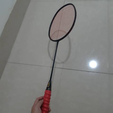 vợt tốt trong tầm giá, bạn nào mới chơi nên kéo 10 đến 10,5kg, mình báo shop kéo 11kg hơi nặng