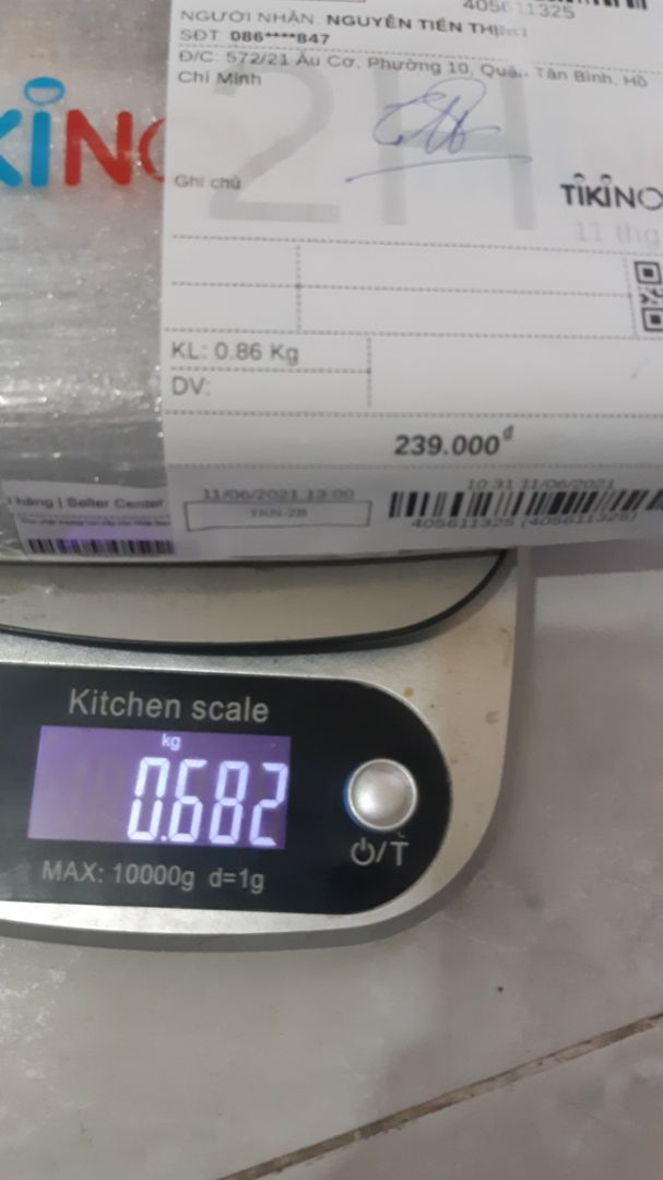 Nhận thực tế không giống hình shop đăng,khác hoàn toàn.Thông số cũng k chính xác,in đơn bên ngoài hộp 0.86 kg mà cân thực tế 0.68kg.Hộp+ dao 0.66kg Còn Dao có 0.55kg.Mình tin tưởng thành thất vọng.4 sao còn nhân nhượng