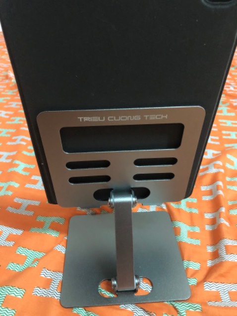 Chất liệu như mô tả, sử dụng rất hài lòng, giá đỡ chắc chặn ko bị trượt lật khi sd