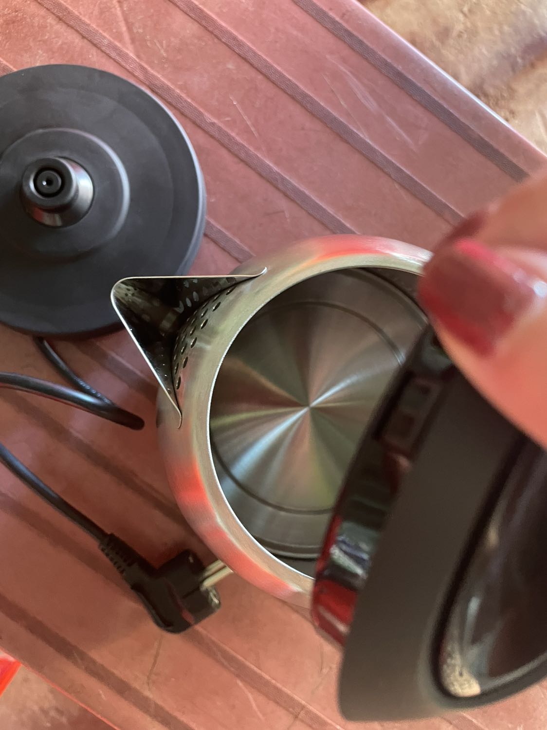 Đặt chiều hôm trước, hôm sau đã giao hàng. Ấm gọn nhẹ, xài ổn áp.