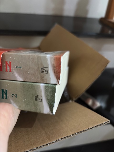 Sách rách. Rất bực mình. Háo hức chờ quyển sách xong đến lúc nhận thì tả tơi