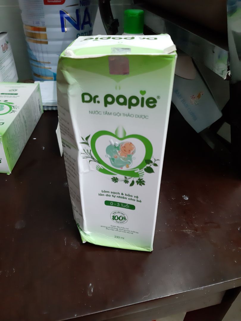 Lần đầu mua hàng tiki thất vọng kinh khủng. Người nhà nhận giúp chứ không mình không nhận sản phẩm này. Shop đóng hàng sơ xài, vỏ hộp thì móp méo, tem rách nát, tem.chống hàng giả sờn cũ, bong tróc, rách toạch, Hộp thì khui sẵn. Không dám sd luôn.