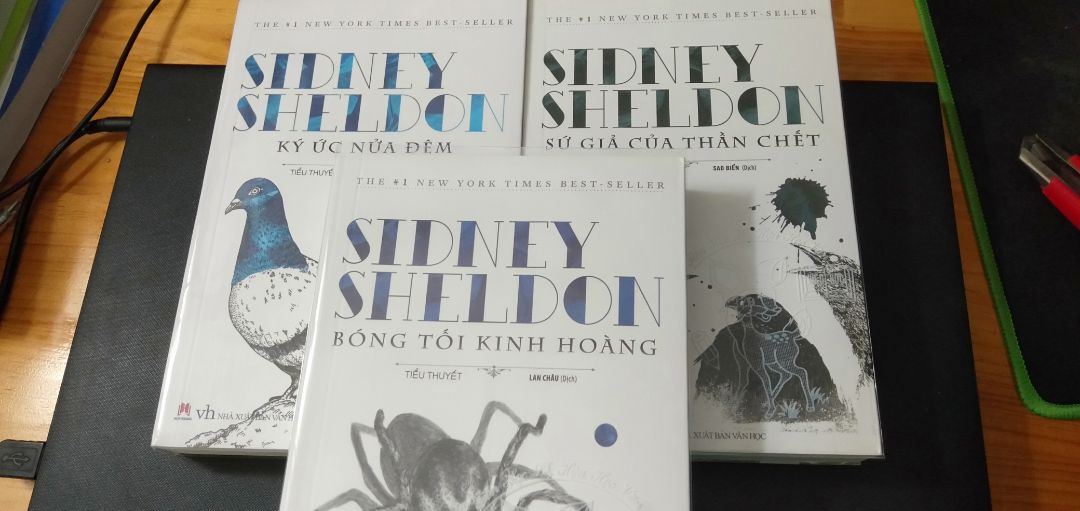 Tuyệt vời, sách của Huy Hoàng thì miễn bàn rồi. Thiết kế bìa đơn giản mà đẹp, nội dung mình chưa đọc nhưng nghe nói khá là hay 😊😊😊