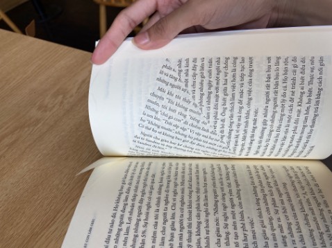 Không hiểu sao mà sách in lỗi, mình nhắn với shop mà thấy im im như thế nhỉ. Ban đầu cũng muốn bình thường giải quyết thôi mà thấy shop không muốn rep cũng làm mình quan ngại quá.