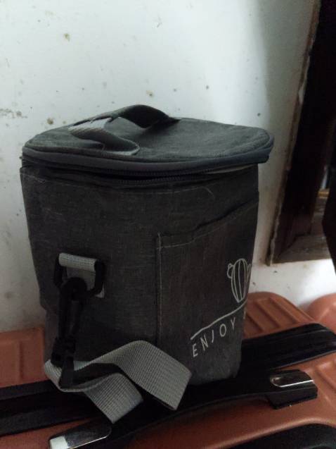 Mình đã nhận đưocj hộp cơm và túi đựng. Về hình thức sản phẩm ổn, đẹp dùng hâm cơm ok. Các bạn làm văn phòng có thể tham khảo mua dùng