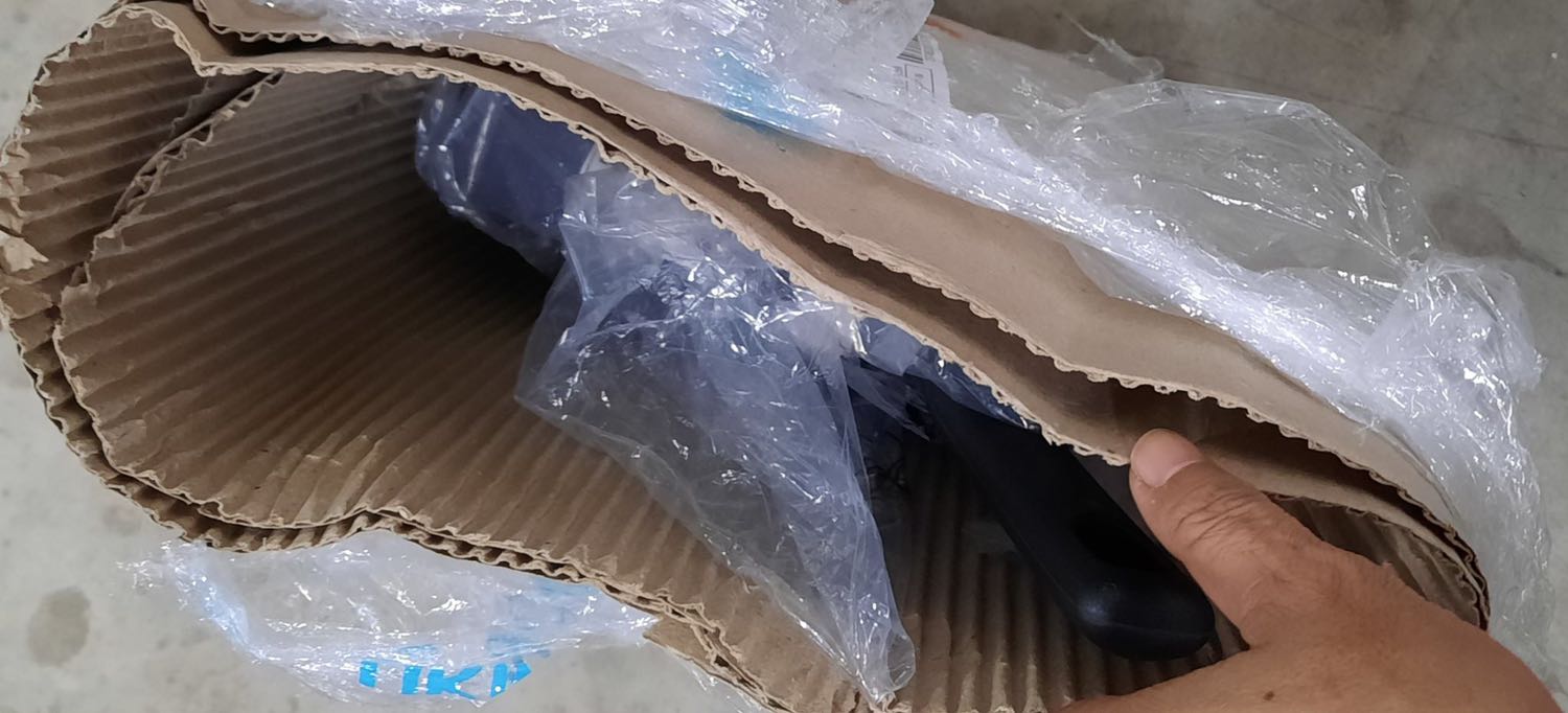 Hàng đẹp, chất lượng, chảo to và sâu, dùng chiên hay xào nấu đều rất tuyệt vời. 
Xin góp ý với tiki và nhà cung cấp, là nên đóng gói cẩn thận hơn 1 chút, chứ mà đóng gói sơ sài quá, tiki tiếc gì cái thùng giấy đóng gói cho cẩn thận và đẹp hơn 1 chút thì tuyệt vời hơn. Xin cảm ơn!