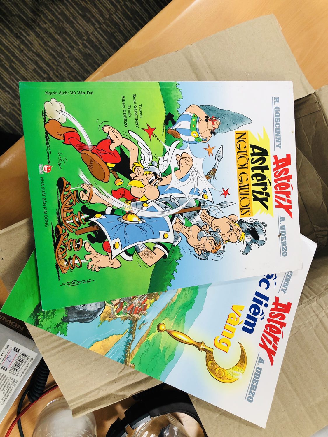 Chất lượng quá tệ, sách rất bẩn, không có bọc và sờn rách một vài chỗ nhỏ. Đặt 3 quyển thì 2 quyển không vđ gì, 1 quyển không chấp nhận được.
Đề nghị Tiki đổi sách mới