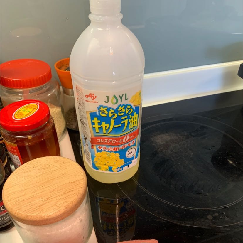 Dầu trong, giá cao so với các loại khác. Thấy màu sáng sáng mua ăn chứ chất lượng thì ko biết. :))