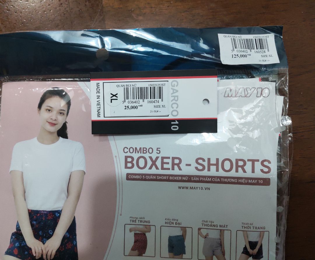 1/ Hài lòng:  nhận hàng đúng hình, chính hãng. Vải đẹp, mịn, không bay màu, cotton mềm mát. Form quần ôm đẹp, bạn nào muốn thoải mái nên lấy size lớn hơn. Giá xứng với chất lượng. Nên mua dùng.

2/. KHÔNG HÀI LÒNG: NỘI DUNG GIÁ BÁN KHÔNG TRUNG THỰC.
   - Trên web ghi giá 250k GIẢM50% , còn lại 125k.
  - Thực tế nhận hàng, có barcode giá của NSX combo là 125k.
 ==> như vậy có phải tôi bị *** không?
( * Tôi muốn góp ý để shop cải tiến tốt hơn.)