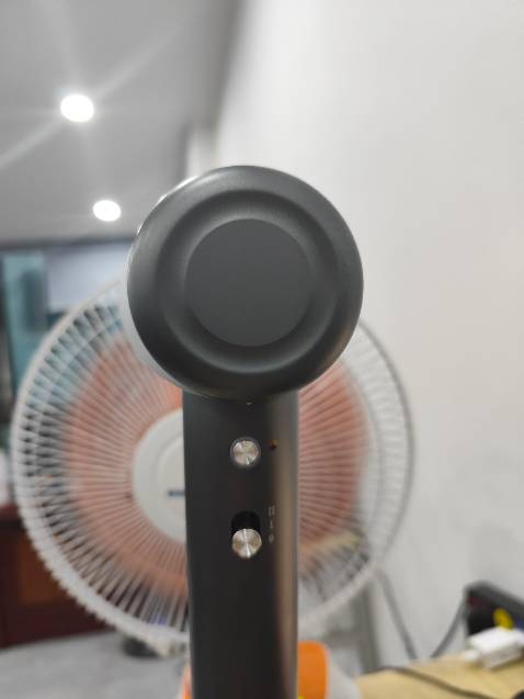 Trọng lượng nhẹ dễ bỏ vào vali mang đi du lịch sấy trong 1 thời gian ngắn ko làm khô tóc Trọng lượng nhẹ dễ bỏ vào vali mang đi du lịch sấy trong 1 thời gian ngắn ko làm khô tóc