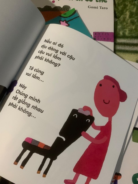 Màu sắc tranh truyện in sắc nét. Không có mùo giấy. Muốn mua hết các bộ mà sợ bé không hợp tác 😌