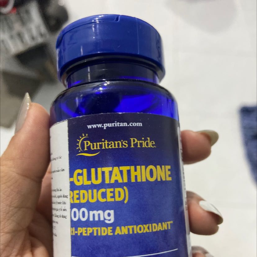 uống hết hủ mới rì riu. nghe bảo kết hợp loại này và c500 sáng da. uống thêm collagen tối nữa thấy da có sáng lên thêm, nhưng giá hơi đau ví😜