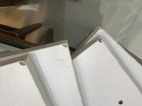 Hàng bị trầy và góc bị móp méo