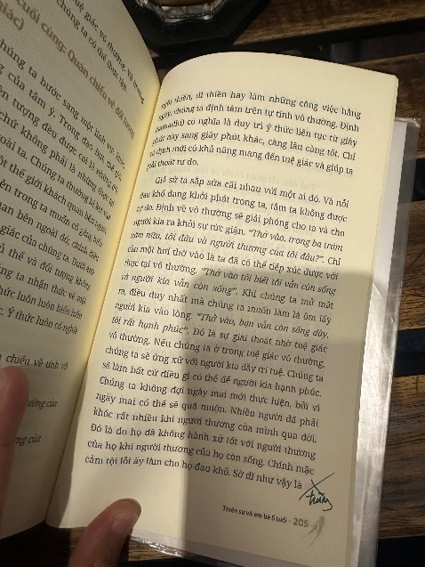 Mua sách năm 2022 nhưng giờ mình mới có dịp đọc tới. Sách in bị lỗi mấy trang cuối như hình, làm cho trải nghiệm của mình ko tốt nhưng tổng thể nội dung sách rất hay & có thể áp dụng vào đời sống tu tập hàng ngày. Mong là NSX chú ý cẩn thận hơn cho lần xuất bản sau.