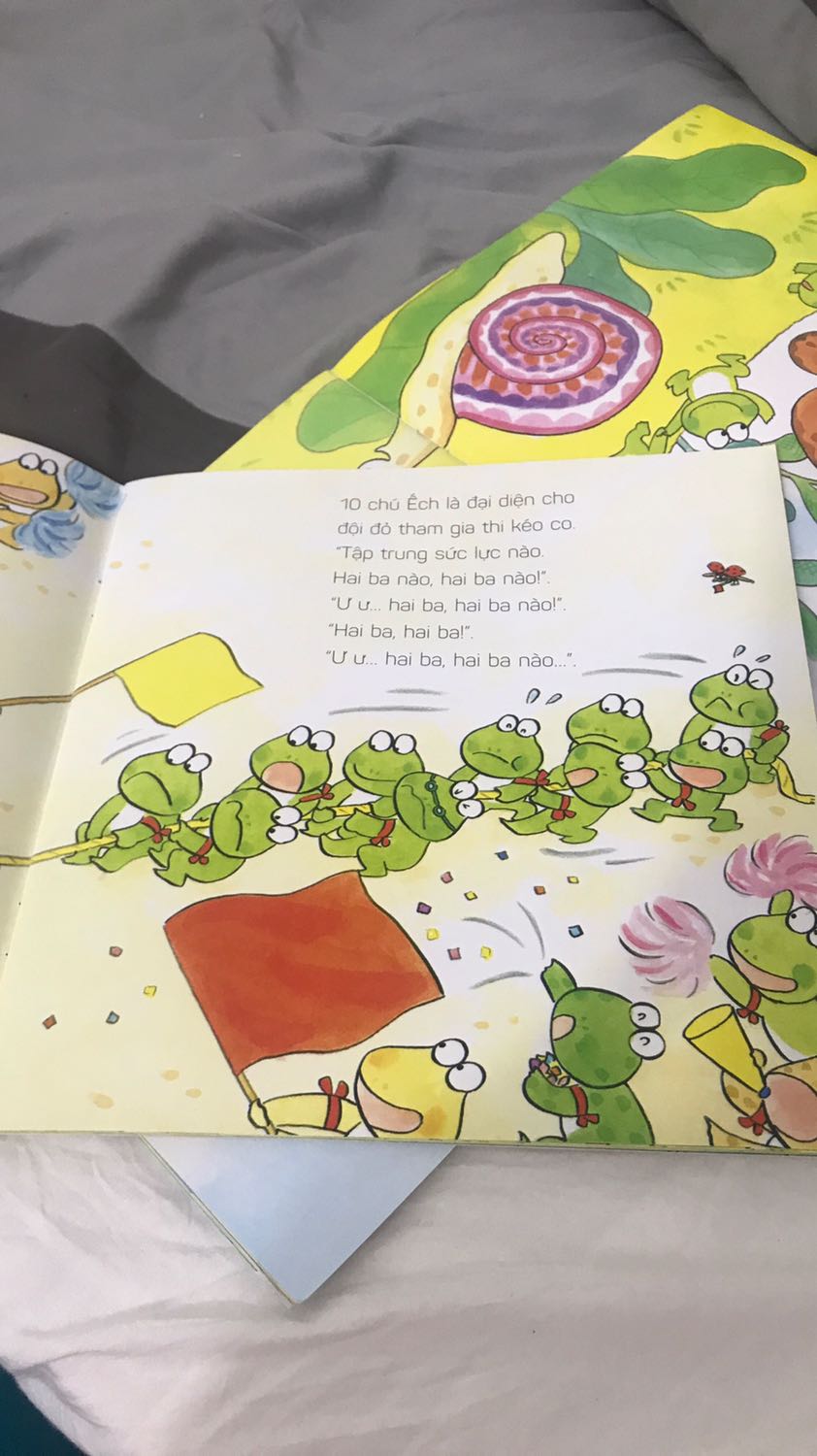 Sách dễ thương, nội dung da dạng nhiều chủ đề. Những câu chuyện hằng ngày về các bạn Ếch rất thú vị. Bé nhà mình rất thích đọc.