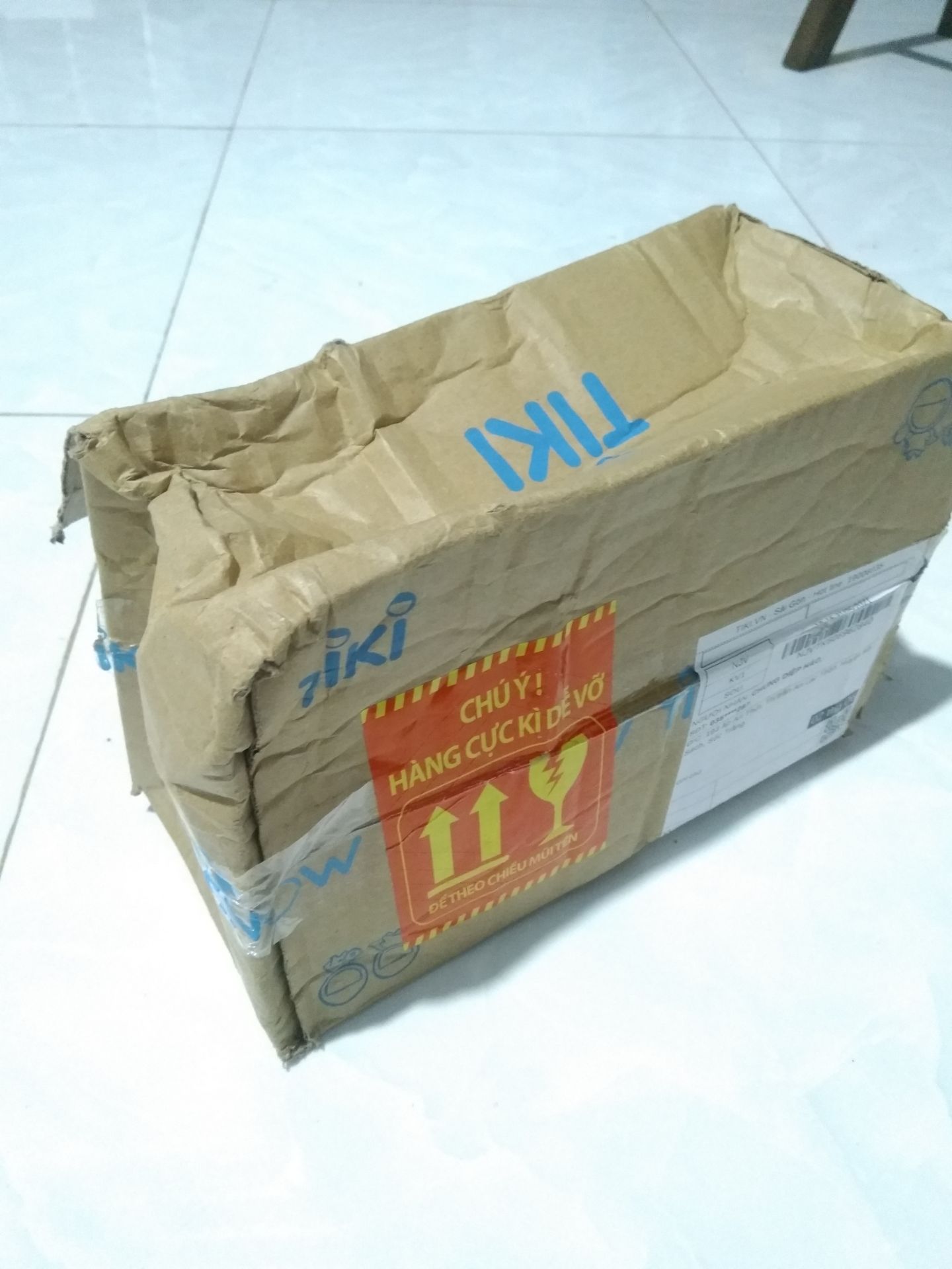 mặc dù có cảnh báo hàng dễ vỡ nhưng thùng hàng vẫn bị va đập móp méo, rất may ko ảnh hưởng đến sản phẩm bên trong. Mong lần sau tiki đóng hàng nhớ bọc thêm lớp chống sốc.
Mình mua của shop quatangme lần 3 rồi, sản phẩm tốt có tem phụ ghi rõ xuất xứ và nhà phân phối. HSD còn hơn 1 năm mặc dù có cảnh báo hàng dễ vỡ nhưng thùng hàng vẫn bị va đập móp méo, rất may ko ảnh hưởng đến sản phẩm bên trong. Mong lần sau tiki đóng hàng nhớ bọc thêm lớp chống sốc.
Mình mua của shop quatangme lần 3 rồi, sản phẩm tốt có tem phụ ghi rõ xuất xứ và nhà phân phối. HSD còn hơn 1 năm