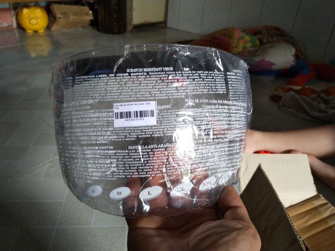 sản phẩm giống mô tả có nút gắn 2 bên cơ động gắn được các loại mũ bh , cho shop 5 sao