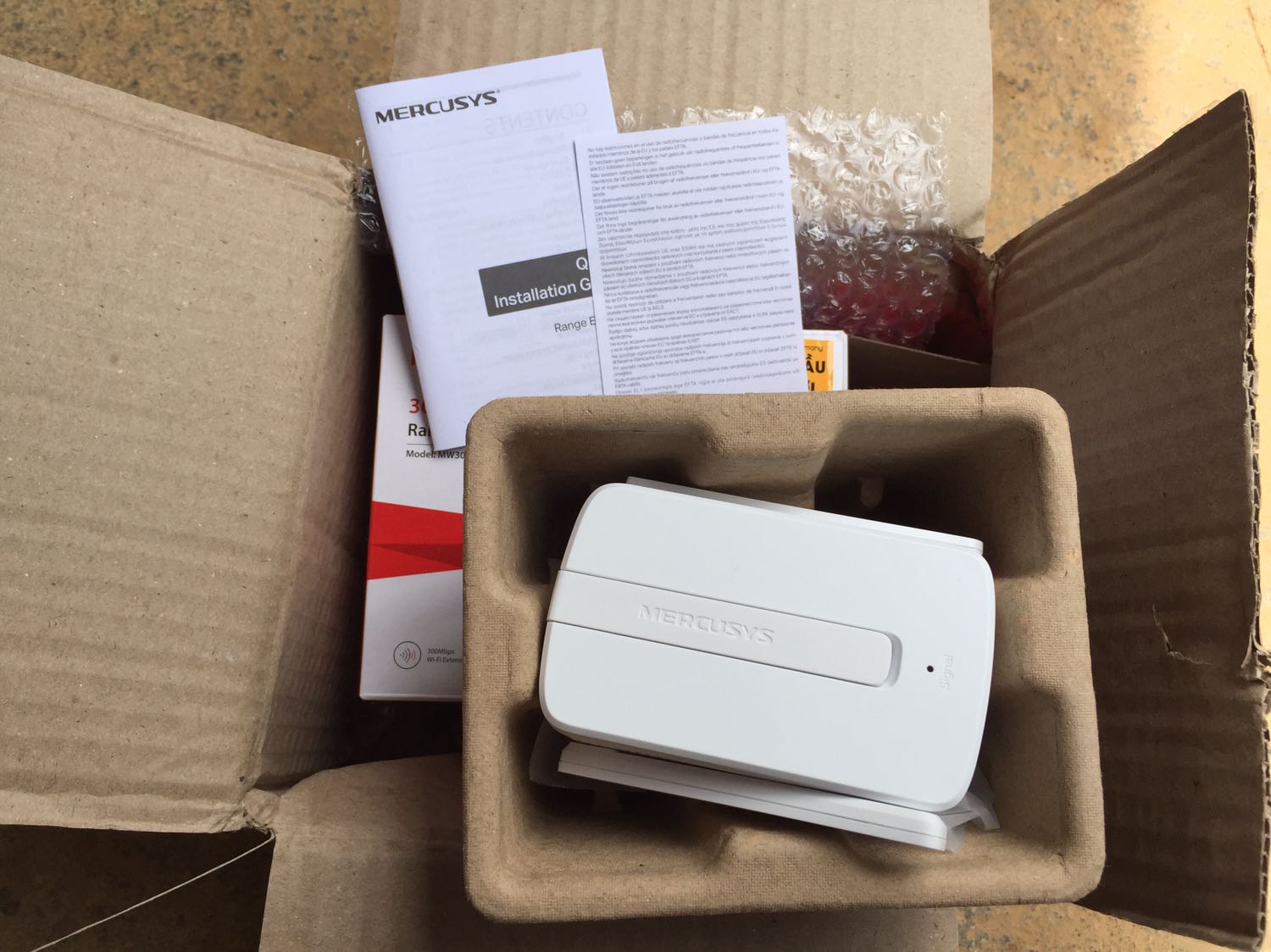 Sản phẩm đóng gói cẩn thận, hộp giấy bên ngày đơn vị vận chuyển làm móp nhưng ko sao sản phâm bên trong còn nguyên, mới nhận chưa sử dụng.