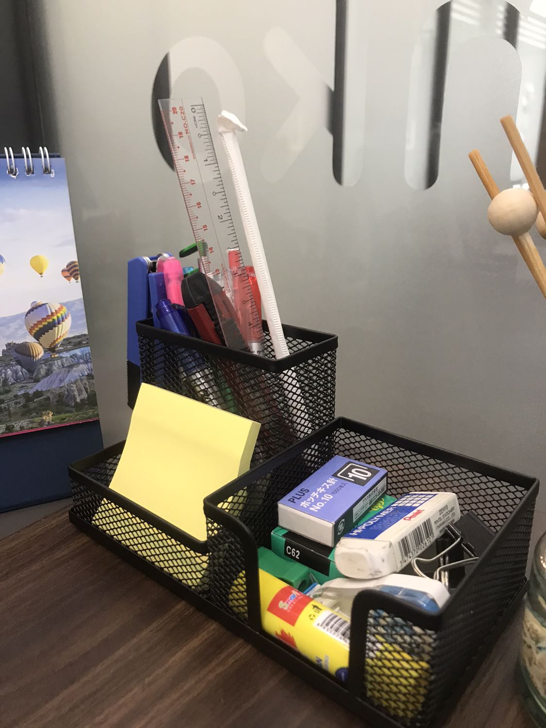 Giao hàng nhanh. Sp giao đung mẫu, ko bị móp méo hư hỏng.Trông rất chắc chắn và đựng đc nhiều đồ. Nhìn sang hơn các loại nhựa