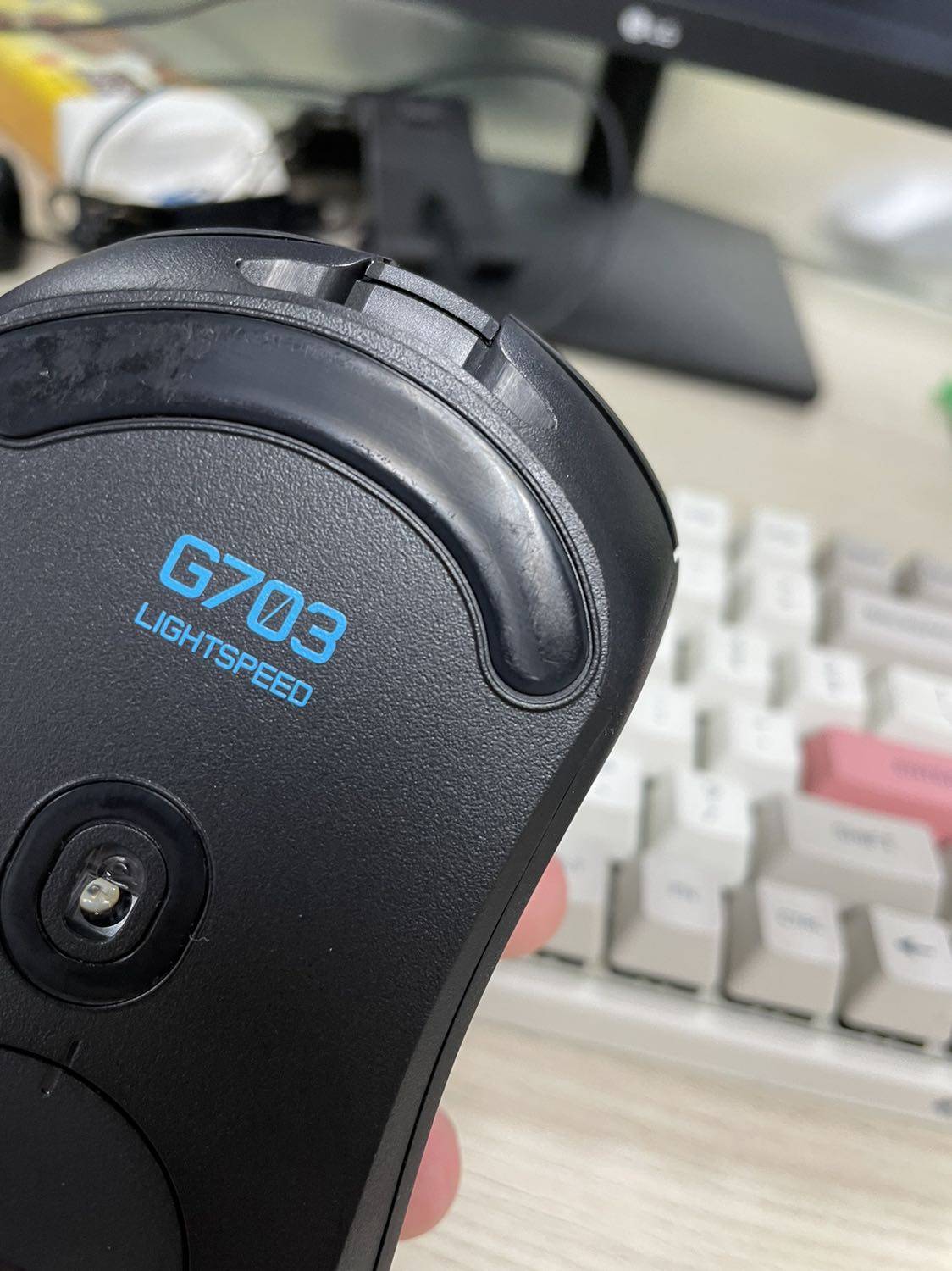 Chuột sử dụng bt nhưng feet chuột xướng xát rất nhiều giống như đã qua sử dụng vậy ???? Chuột sử dụng bt nhưng feet chuột xướng xát rất nhiều giống như đã qua sử dụng vậy ????