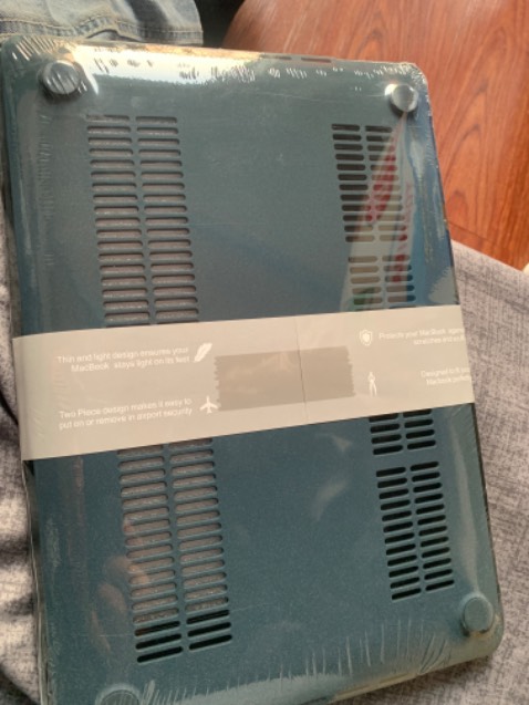 Đặt màu xanh đen mà giao sai màu.