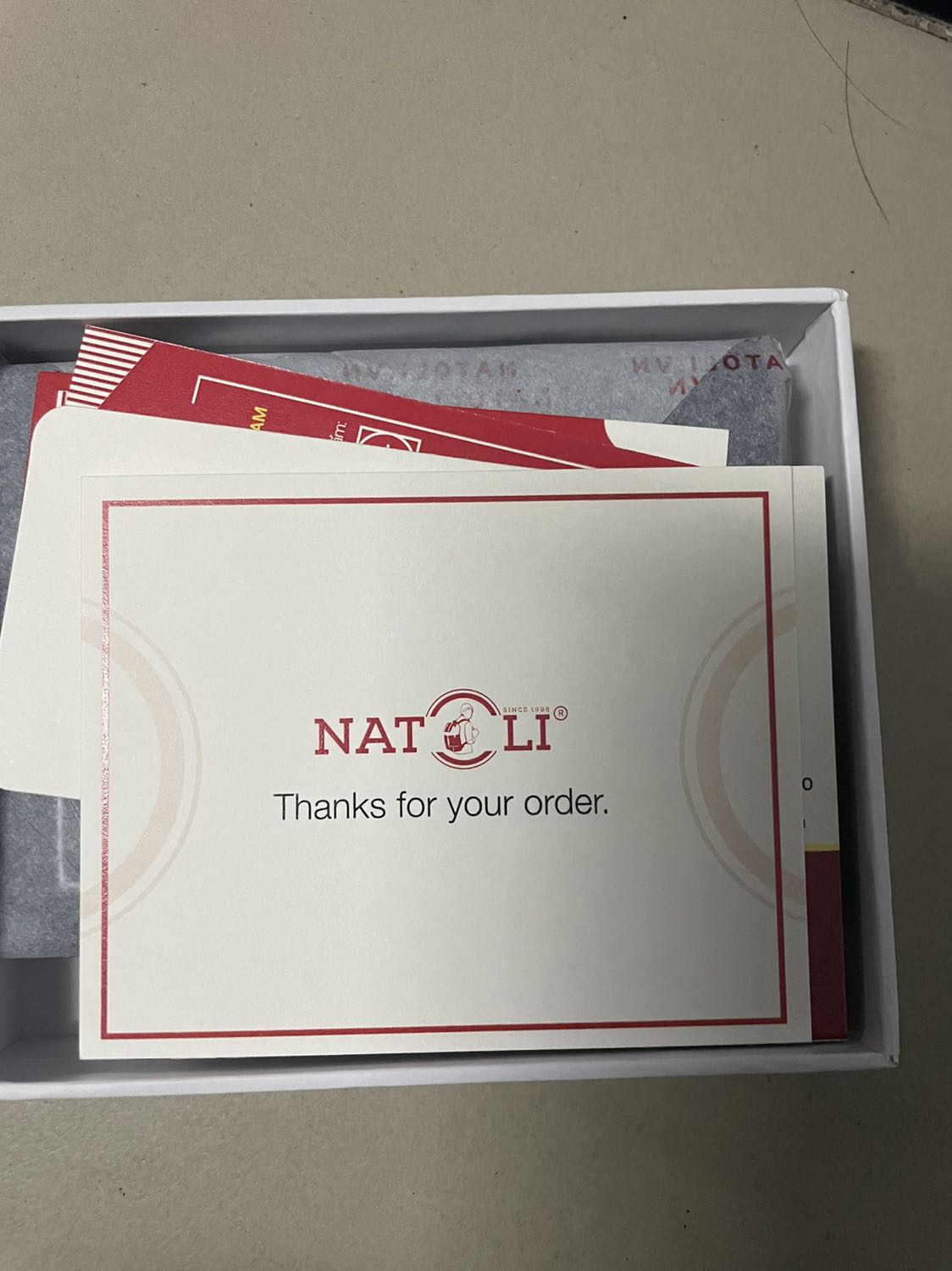 Đóng gói kỉ, hàng đẹp đứng mẫu chọn, có cái quên Sài 2 ngăn trong mà cái này có 1 ngăn trong thôi