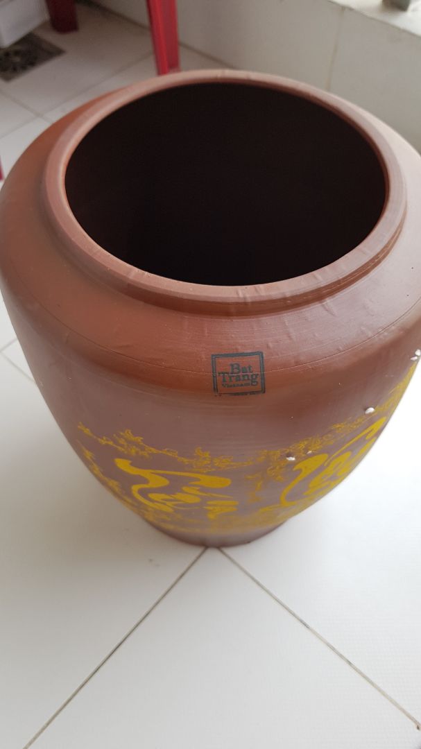 Giao hàng quá chậm, hũ mỏng, trọng lượng nhẹ hơn nhiều so với hũ đang sử dụng, bên trong hũ vết sơn không quét đều mà chảy như hàng bị lỗi. Hàng thực tế khác với hình ảnh miêu tả. Tôi muốn trả hàng, tiki vui lòng hỗ trợ.