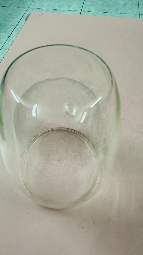 Giao hàng nhanh nhưng sản phẩm bị mẻ 1 lỗ nhỏ dưới đáy ly.