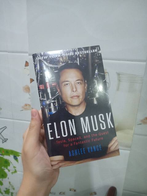 Mình luôn dành lời khen cho Fahasa, sách luôn chất lượng (thậm chí còn màn seal rất đẹp), đóng gói rất kỹ lưỡng và ship phải nói là thần tốc!