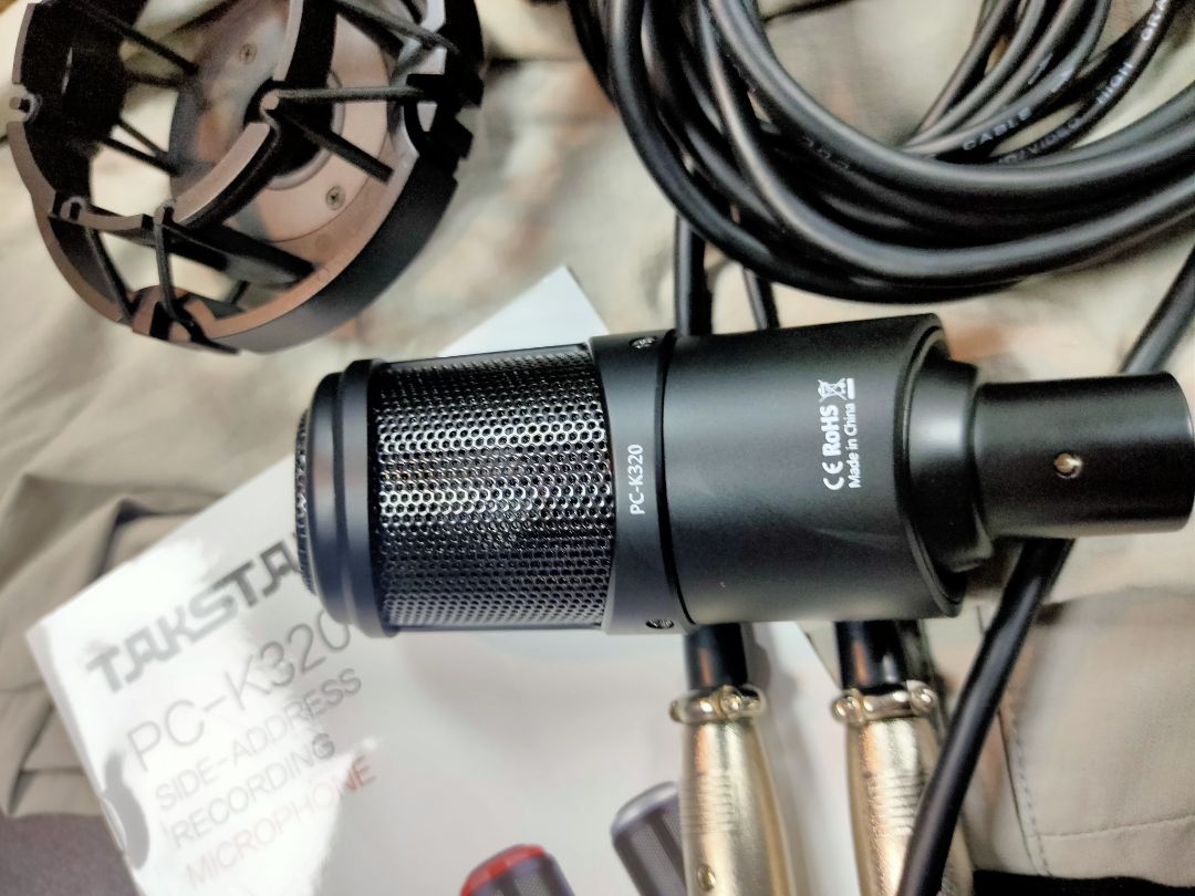 mix quá sịn sò luôn hát karaoke ko chê vào đâu đc a e nên đầu tư e này để phục vụ gđ nhé