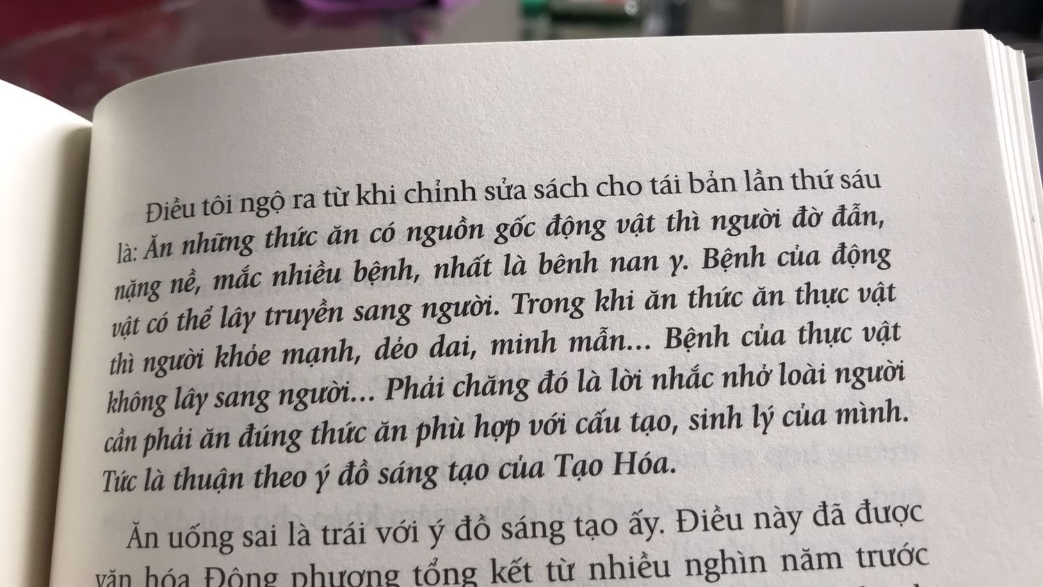 Một cuốn sách tuyệt vời. Một cống hiến tổng quát, sâu rộng, dễ hiểu,….
Một trong những cuốn sách hay nhất của tác giả Việt mình từng đọc. Chân thành cảm ơn tác giả (sách đã đọc nên hơi tơi tả nhưng lúc đóng gói rất kỹ càng kĩ lưỡng)
