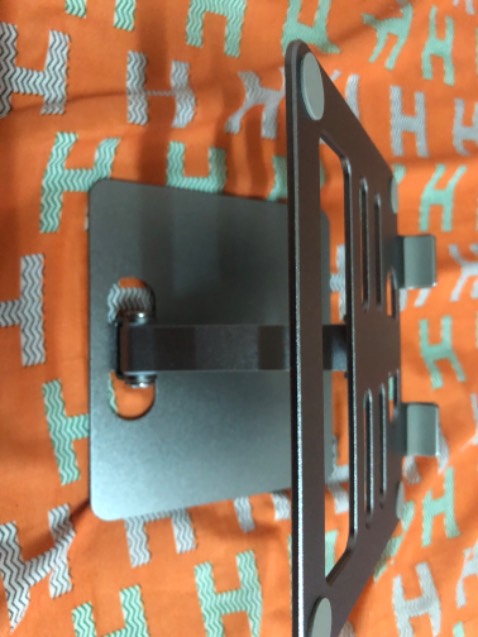 Chất liệu như mô tả, sử dụng rất hài lòng, giá đỡ chắc chặn ko bị trượt lật khi sd