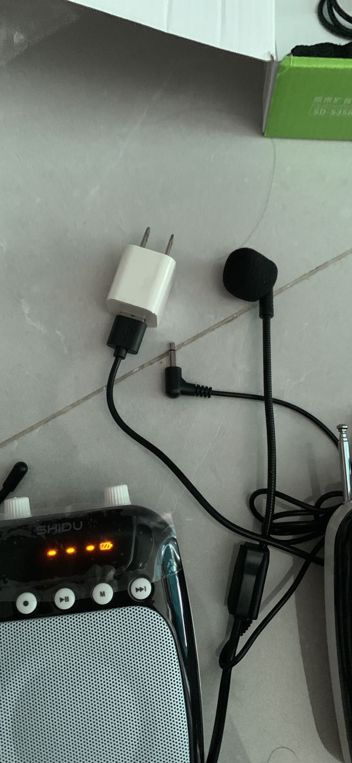 Về ko kết nối được ko nói vào loa được. Một máy thiếu cục sạc