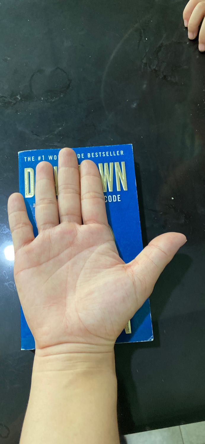 Sách nhỏ gọn bằng bàn tay mình thôi. Giây kiểu cổ ý đọc không chói mắt. Nhiều bạn bảo giấy mỏng nhưng mình thấy ổn chấp nhận được. 
Nội dung hay.