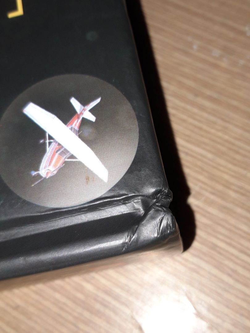 ưu điểm: tranh ảnh minh họa rất đẹp luôn, anh shipper rất dễ thương lúc ship dù lúc ship hàng trời mưa rất to, ship hàng nhanh hơn dự kiến tận 1 ngày luôn đó, mình mua với giá hời  (262k thôi)
nhược điểm: đóng gói ko đc kĩ càng cho lắm, chỉ có mỗi hộp bên ngoài làm sách của mình bị móp hết trơn huhu :(( góp ý chút là lần sau nên bọc thêm lớp chống sốc 
nếu cho điểm thì mình sẽ cho 9.9/10