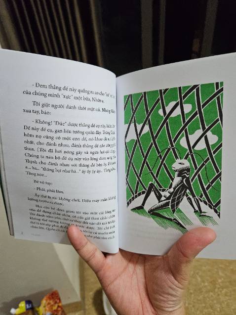 Sách có phần bìa đẹp, bên trong có một số tranh minh họa mình thấy phù hợp cho trẻ tiểu học hoặc đầu trung học cơ sở. Giá 50k/quyển rất hợp lý, không quá đắt với nội dung nhận được. Mình mua hai quyển tặng cháu học lớp 2 và lớp 6. Cảm ơn NXB Kim Đồng vì đã ra bản in này.