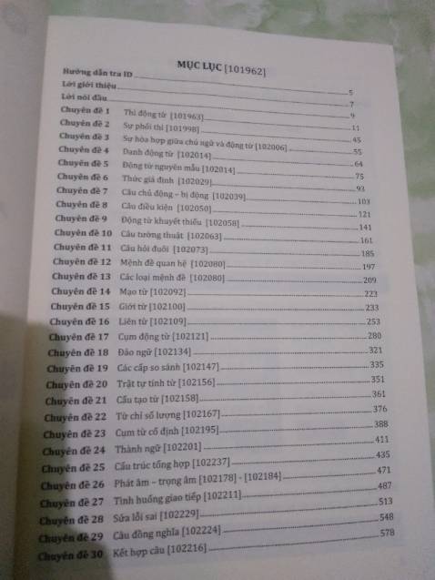 lần đầu mua của shop rất chi là OK nha, sách chính hãng đàng hoàng. Nhưng mà e góp ý một xíu là shop nên gói thêm một lớp chống sốc nữa. Cũng may giao tới ko sao chỉ hơi nhăn ở một góc nên bỏ qua, sách dày lắm, in chữ rõ ràng, trả id cũng đơn giản nên mua nhen