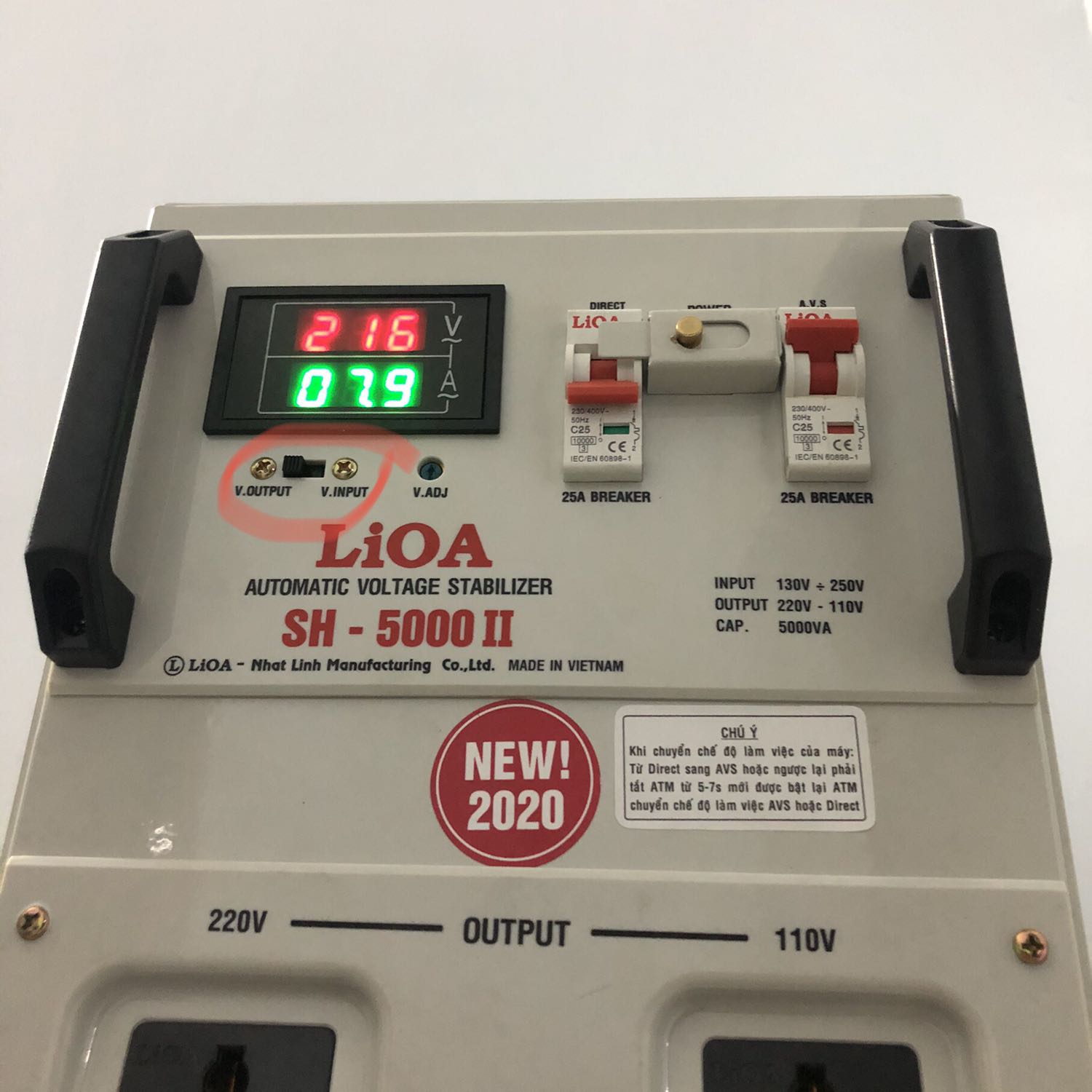 Mua cả tuần giờ mới lắp lên đc. Lâu nay đèn đóm tới tối mở không lên, nay điện mạnh mở đèn mà loá hết cả mắt.